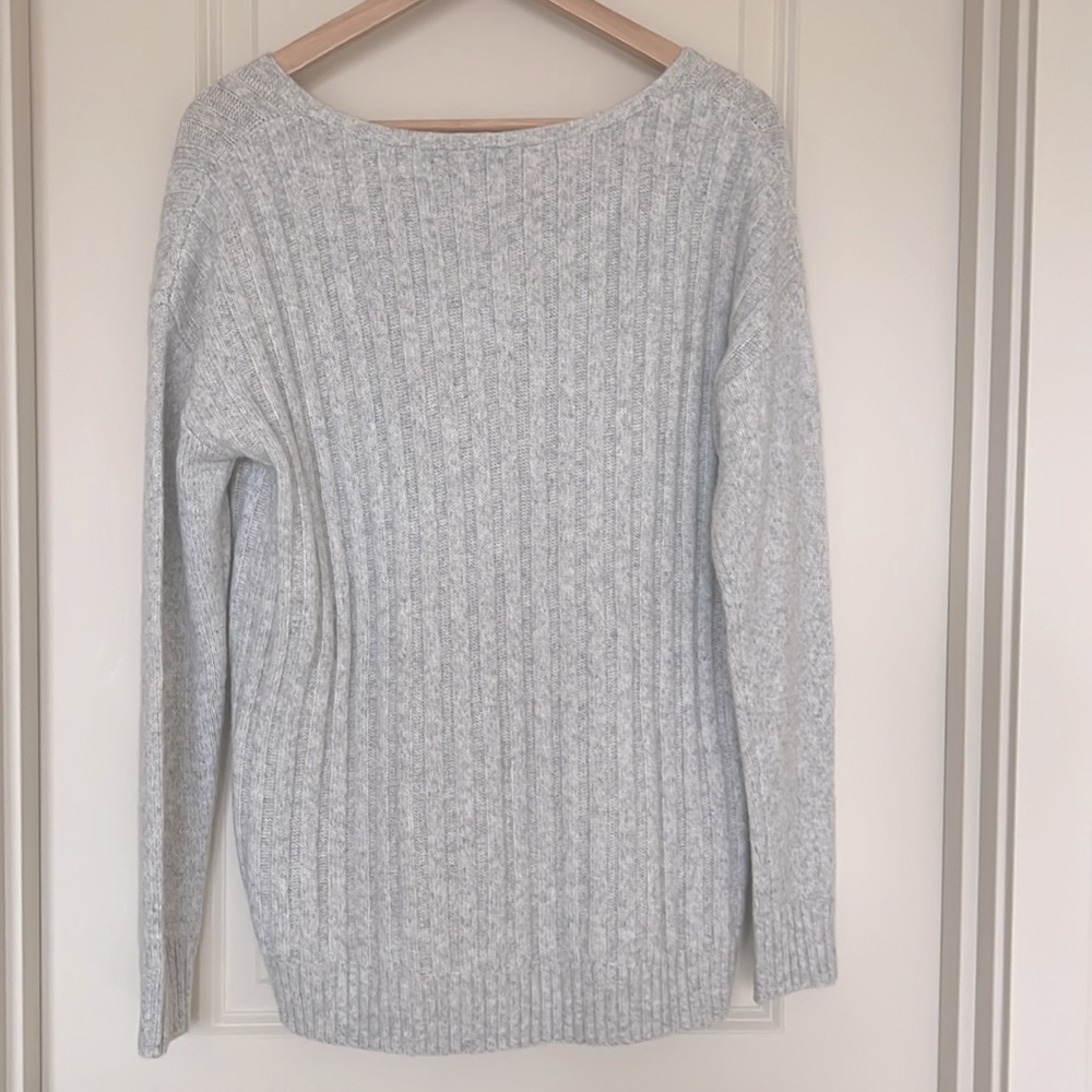 Gap Heather Grey V Nexk Sweater - Picture 2 of 6